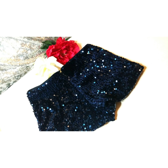 Gorgeous Royal blue Velvet shorts with Sequins - Picture 2 of 5